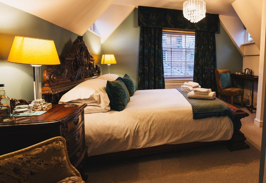 Rhubarb At Drapers Hall Shrewsbury Bilik gambar